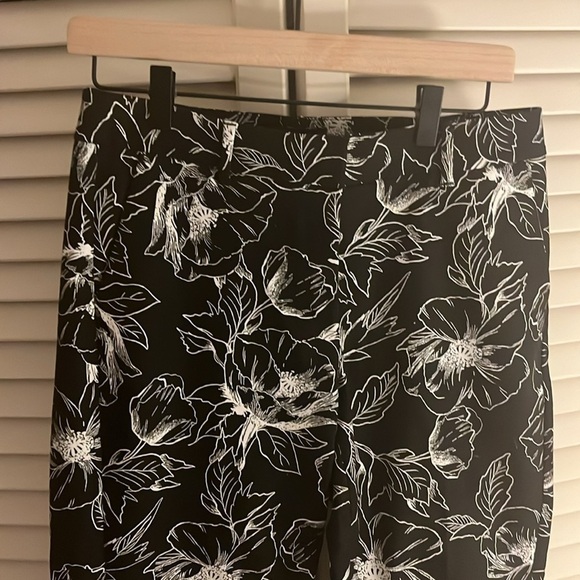 White House Black Market Flare crop pant black/white 4 - Picture 2 of 8